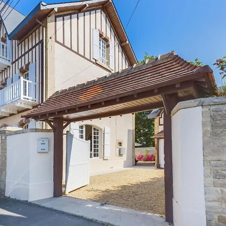 Villa Le Cyclamen By Interhome